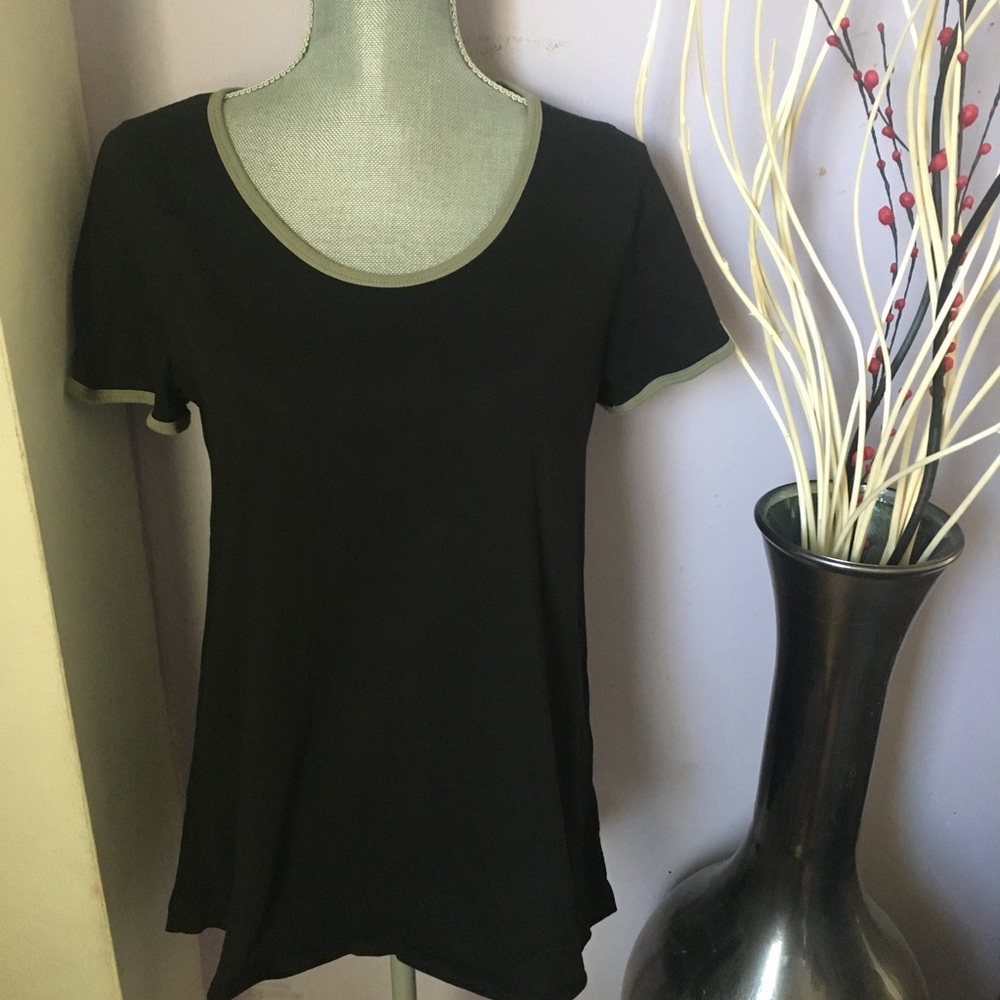 Lularoe Black & Green Scoop Neck T-Shirt